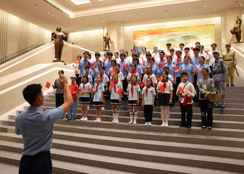 在抗战馆，大中小学生同上一节大思政课